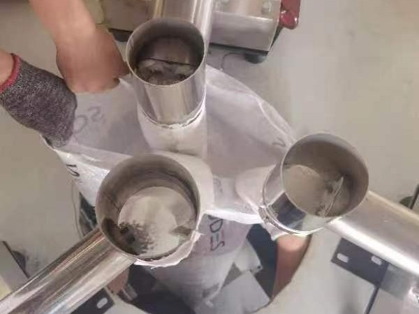 有關(guān)雙螺桿擠出機怎樣換油