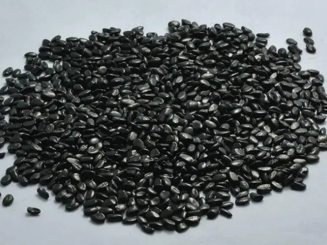 在生產(chǎn)高填充黑色母時(shí)，應(yīng)該如何選擇造粒機(jī)？