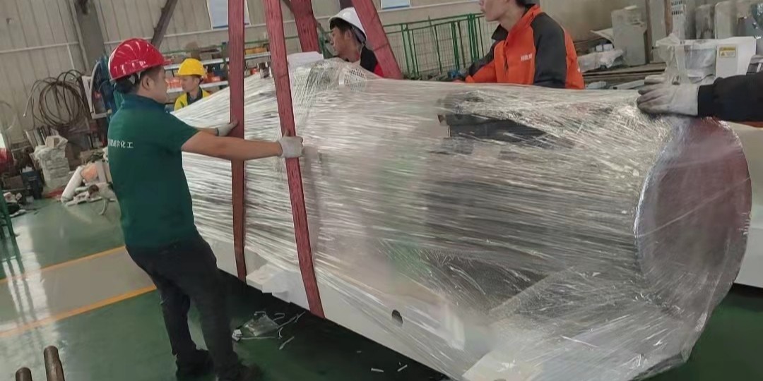 陜西李總，來廠考察，當(dāng)場定下2臺65 48：1雙螺桿擠出機(jī)